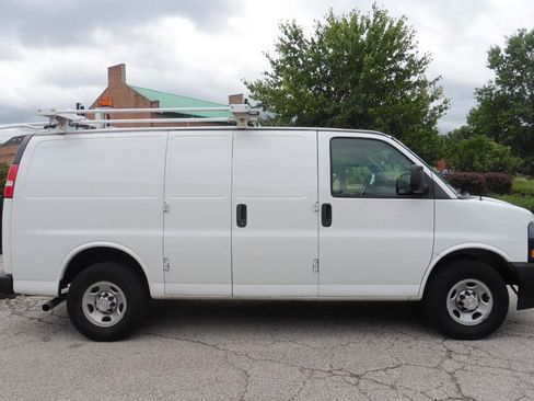 Used 2019 Chevrolet Express 2500 w/ Driver Convenience Package RWD image 6