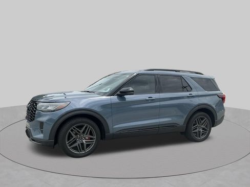 Certified 2025 Ford Explorer ST RWD image 3