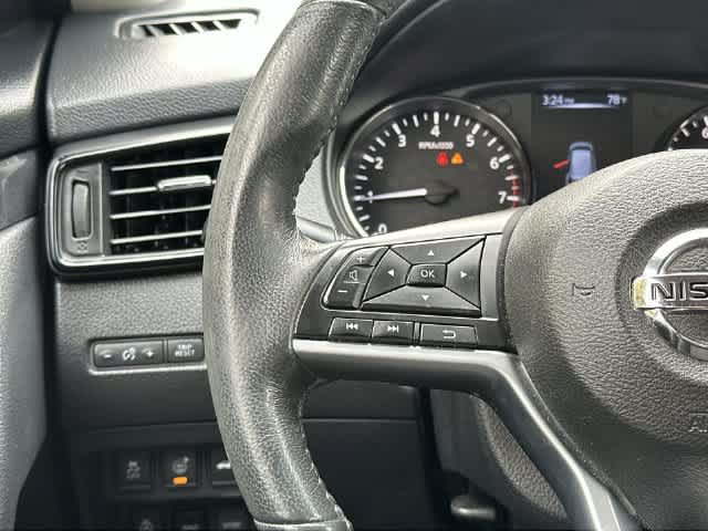 Used 2017 Nissan Rogue SV w/ SV Premium Package AWD/4WD image 8