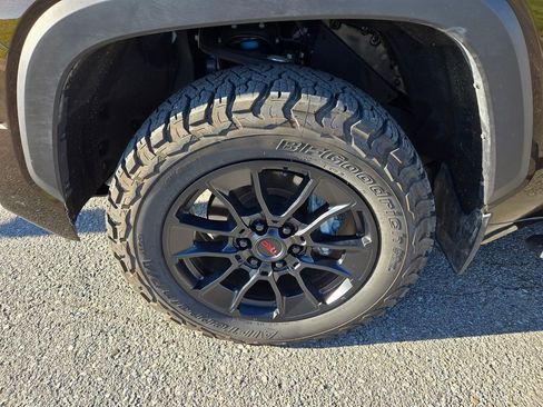 Used 2024 Toyota Tundra Limited w/ TRD Off-Road Package AWD/4WD image 9