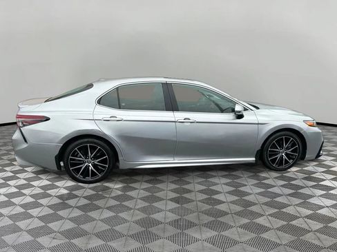 Used 2023 Toyota Camry SE AWD/4WD image 4
