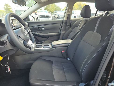 Used 2025 Nissan Sentra SV image 7