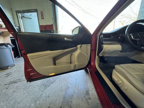 Used 2013 Toyota Camry LE image 12