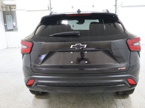 Used 2025 Chevrolet Trax RS w/ Driver Confidence Package FWD image 8