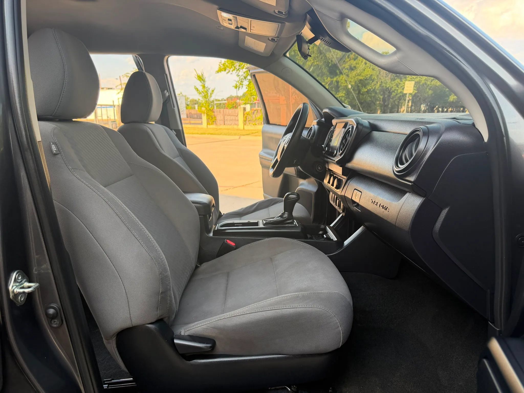 Used 2020 Toyota Tacoma SR w/ SR Convenience Package RWD image 13
