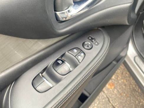 Used 2018 Nissan Murano SL w/ Moonroof Package image 18