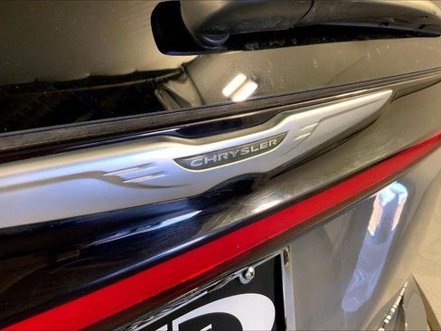 Used 2023 Chrysler Pacifica Limited image 30