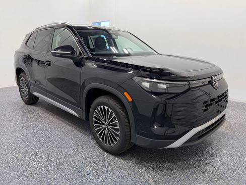 New 2026 Volkswagen Tiguan S AWD/4WD image 9