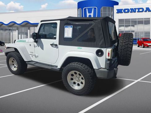 Used 2017 Jeep Wrangler Sahara w/ Connectivity Group image 13