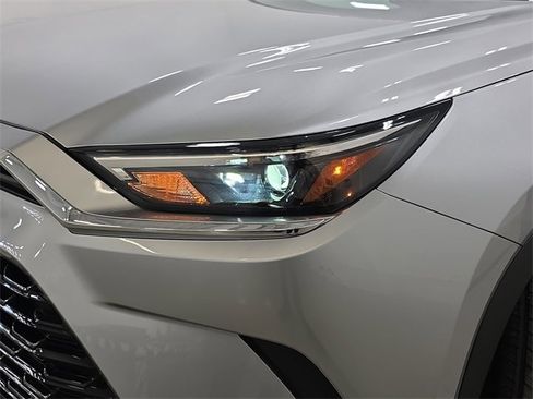 Used 2025 Toyota Grand Highlander AWD image 28