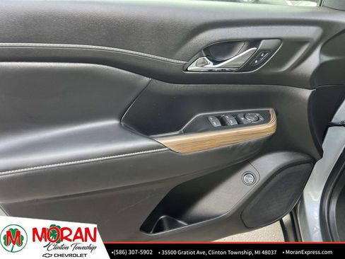 Certified 2023 GMC Acadia SLE w/ Driver Convenience Package image 15