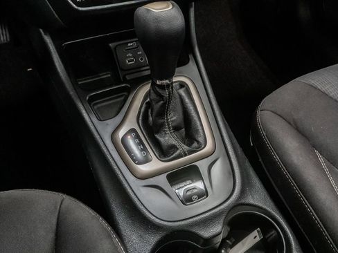 Used 2015 Jeep Cherokee Latitude w/ Comfort/Convenience Group FWD image 23
