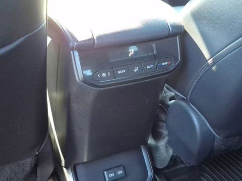Used 2023 Toyota Highlander XSE FWD image 17