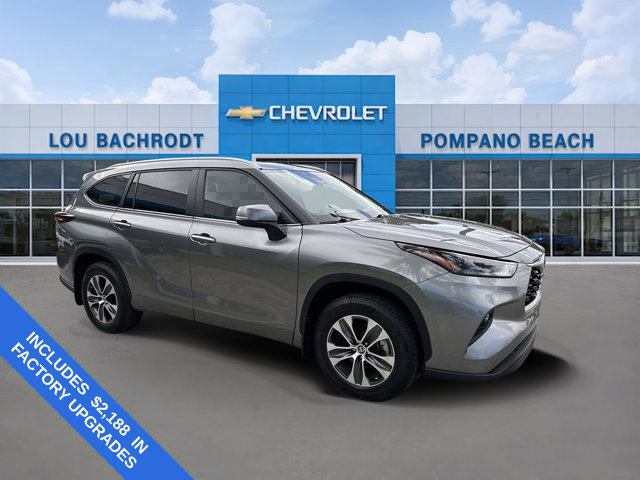 Used 2025 Toyota Highlander XLE FWD image 2