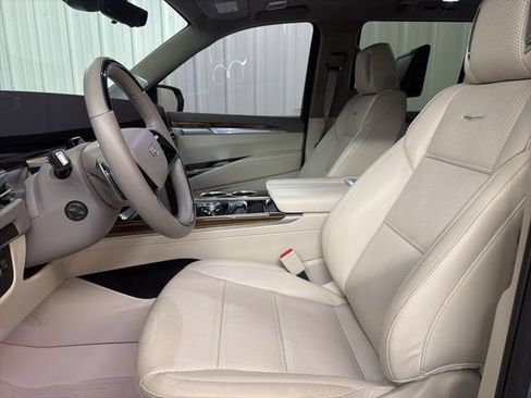 Certified 2025 Cadillac Escalade Premium Luxury Platinum w/ LPO, Radiant Package RWD image 12