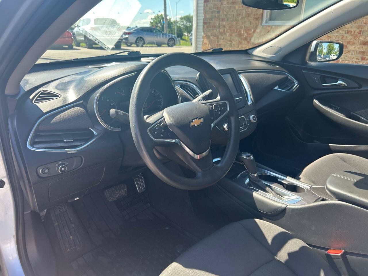 Used 2017 Chevrolet Malibu LT FWD image 17