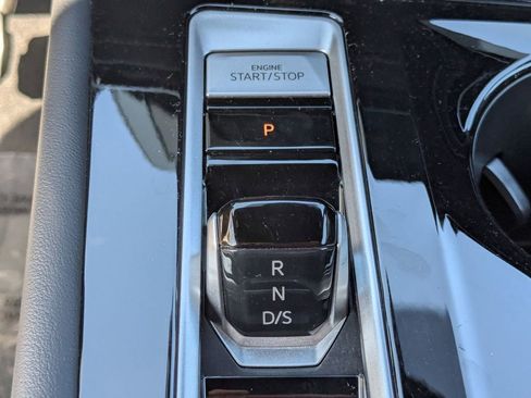 Used 2025 Volkswagen Atlas Cross Sport SE image 17