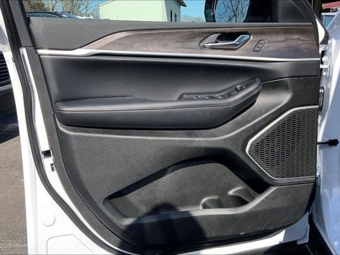 New 2026 Jeep Grand Cherokee Limited AWD/4WD image 18