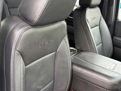 Used 2025 GMC Yukon Denali w/ Denali Reserve Package image 8