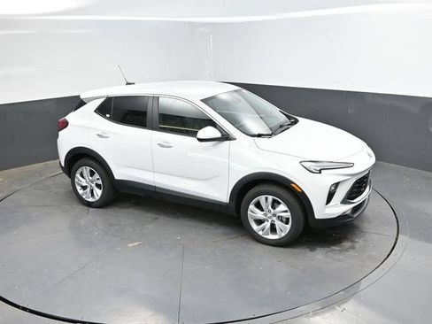 Used 2025 Buick Encore GX Preferred AWD/4WD image 37