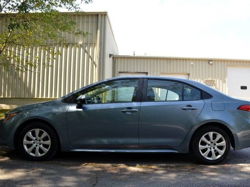 Used 2020 Toyota Corolla LE image 4