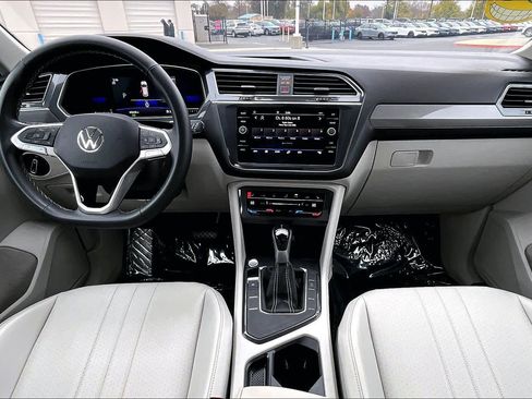 Used 2022 Volkswagen Tiguan SE image 30