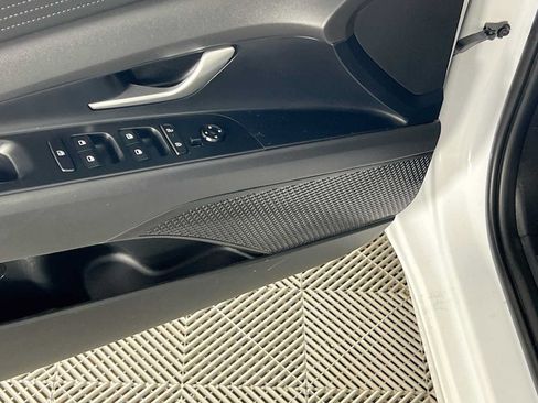 Certified 2024 Hyundai Elantra SEL FWD image 19