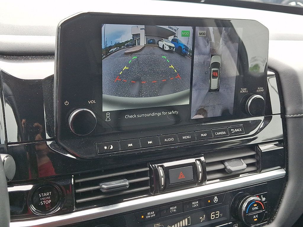 Used 2025 Nissan Pathfinder SL AWD/4WD image 18