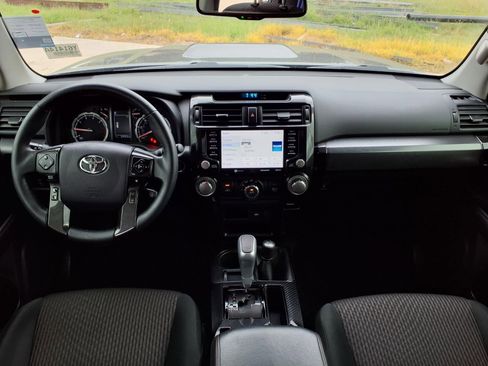 Certified 2022 Toyota 4Runner TRD Off-Road AWD/4WD image 11