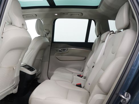 Used 2023 Volvo XC90 B6 Plus image 19