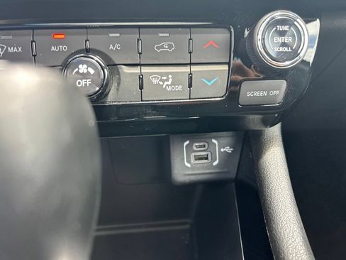 Certified 2025 Jeep Compass Latitude w/ Sun & Sound Group AWD/4WD image 39