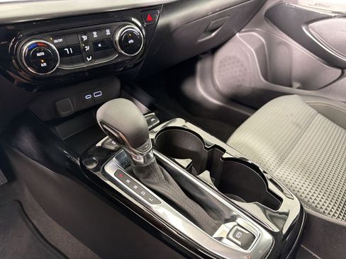 Used 2025 Chevrolet Trax LT image 17