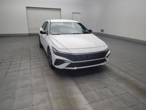 Used 2025 Hyundai Elantra Sport FWD image 13