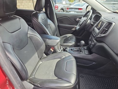 Used 2019 Jeep Cherokee Latitude Plus w/ Cold Weather Group image 9