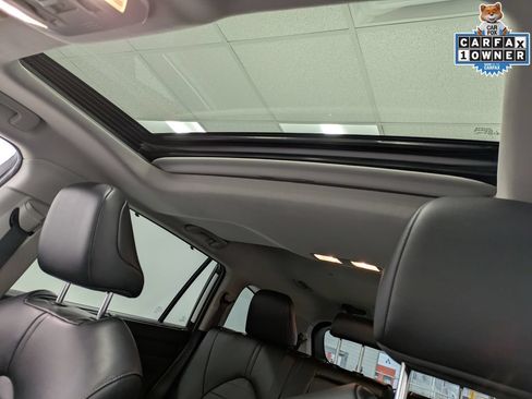 Used 2022 Toyota Highlander XLE AWD/4WD image 23