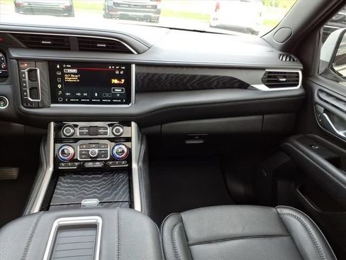 Used 2024 GMC Yukon XL Denali w/ Advanced Technology Package AWD/4WD image 21