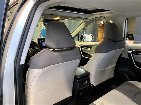 Used 2019 Toyota RAV4 XLE w/ Convenience Package image 22