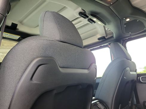 New 2026 Jeep Wrangler Unlimited Rubicon w/ Safety Group image 10