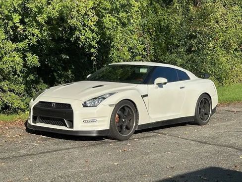 Used 2014 Nissan GT-R Black Edition image 8