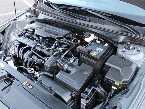 Used 2025 Hyundai Elantra Sport FWD image 15