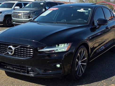 Used 2022 Volvo S60 B5 Inscription image 10