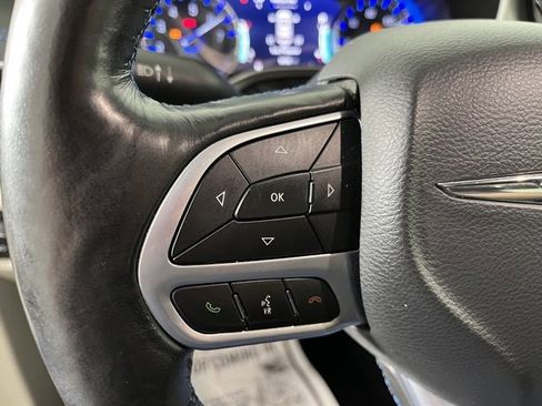 Used 2021 Chrysler Pacifica Touring-L image 17