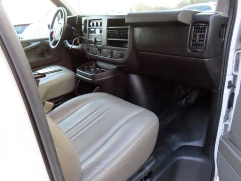 Used 2015 Chevrolet Express 2500 image 9