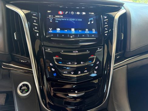 Used 2018 Cadillac Escalade Platinum AWD/4WD image 13