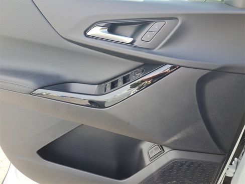 New 2026 Chevrolet Equinox LT w/ Convenience Package II image 17