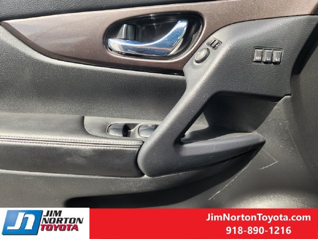 Used 2019 Nissan Rogue SV w/ Sun & Sound Touring Package FWD image 23
