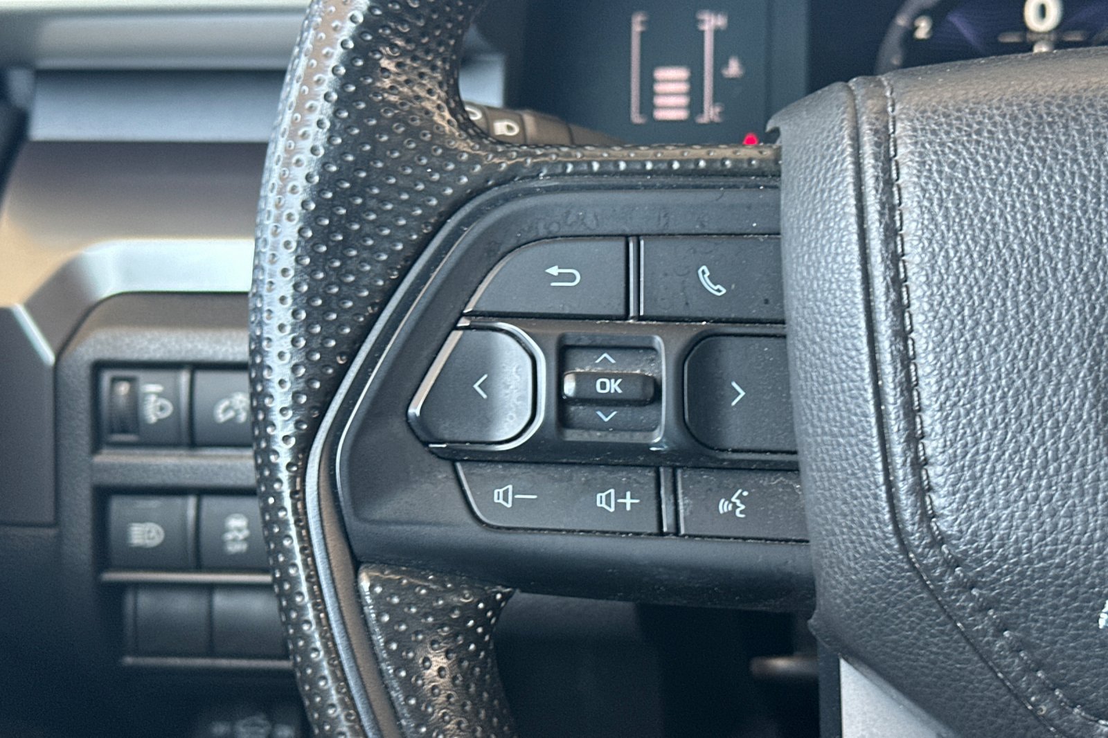 Used 2025 Toyota Tacoma SR5 AWD/4WD image 29