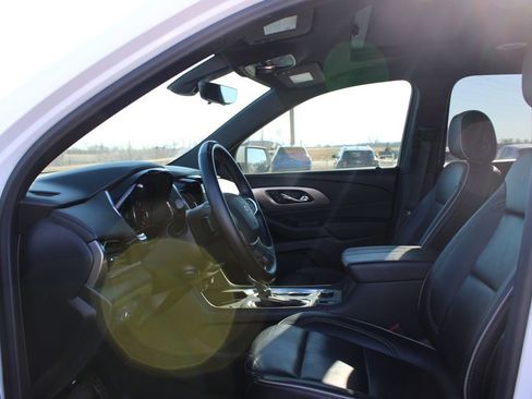 Used 2023 Chevrolet Traverse Premier image 16