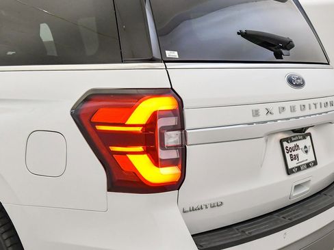 Used 2023 Ford Expedition Limited image 12