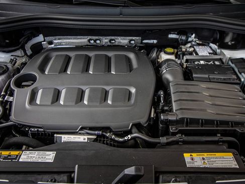 New 2026 Volkswagen Tiguan SE FWD image 10